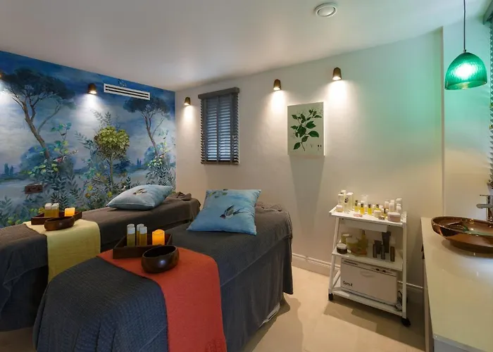 Top Hotels Close to Cambridge Train Station