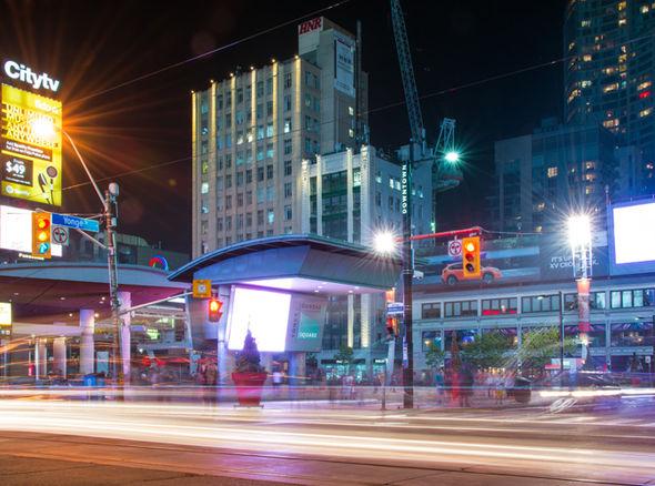 Dundas Square, Toronto